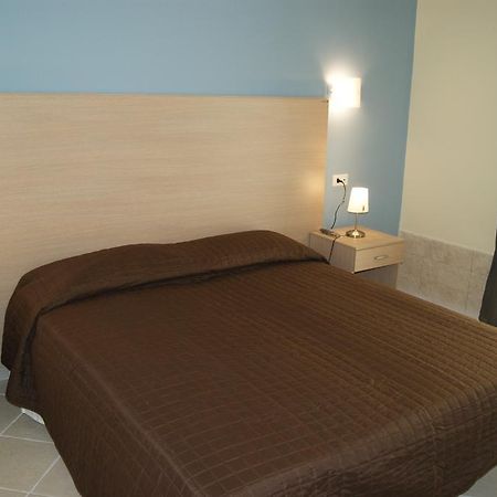 Guest House Golfo Xifonio Augusta Exterior photo