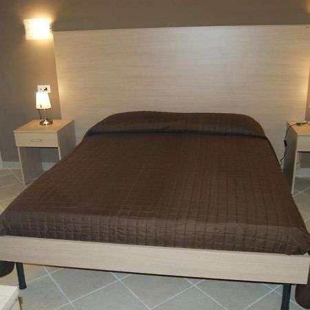 Guest House Golfo Xifonio Augusta Exterior photo